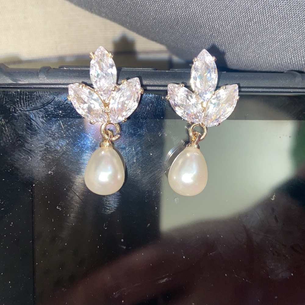 Pearl drop Leaf Crystal Gold Earrings